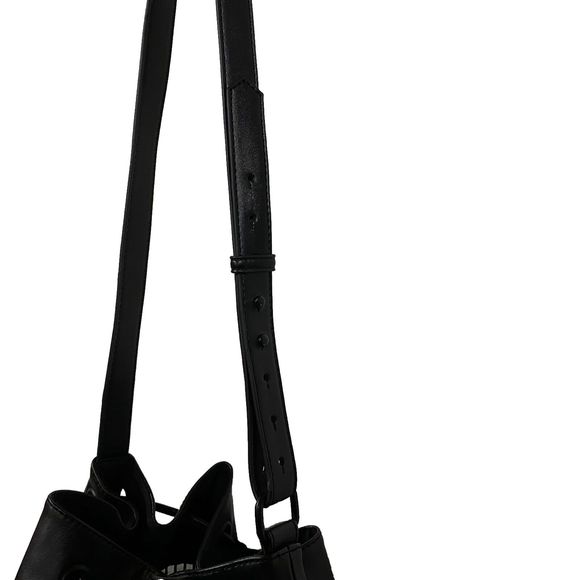 BCBGeneration Drawstring Mesh Middle Tote Handbag Purse - Picture 4 of 16